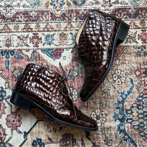 Elegant Brown Crocodile Pattern Loafers